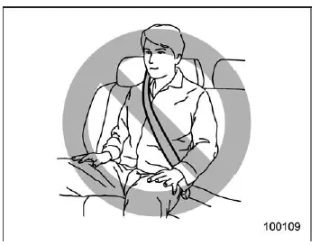 Subaru Ascent checking seatbelt webbing for twists before fastening
