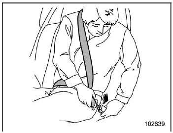 Subaru Ascent inserting anchor tongue plate into buckle