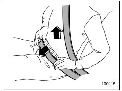 Rear center seatbelt