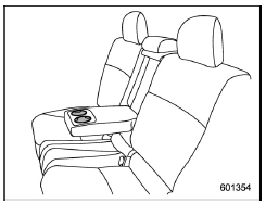 Rear passenger's cup holder (if equipped)